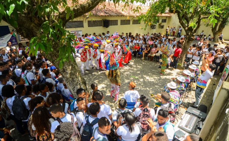 Aula-espetáculo do Cavalo Marinho Estrela de Ouro chega a Limoeiro