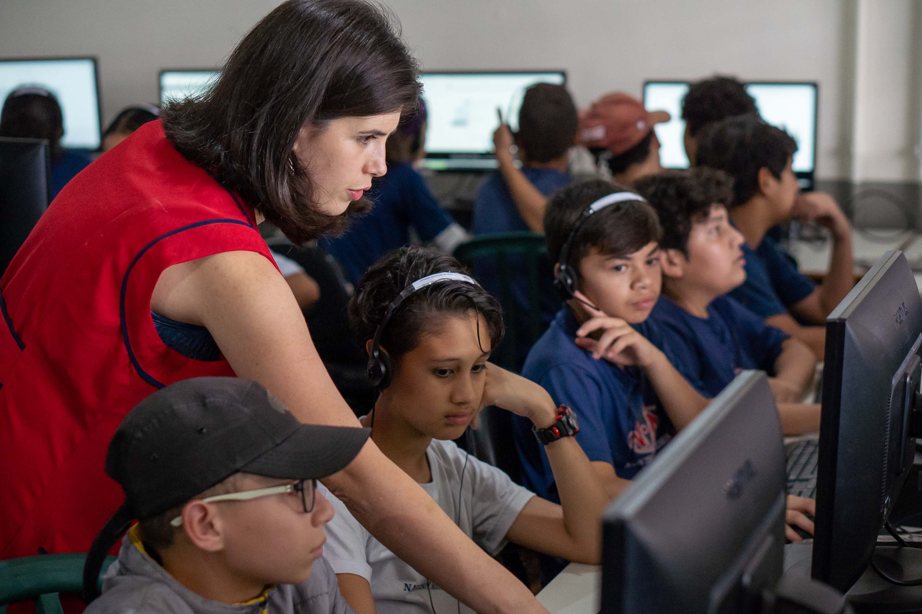 Escola de inglês de Curitiba oferece aulas gratuitas para o público 50+ 